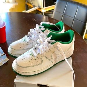 Nike youth Air Force one green trim